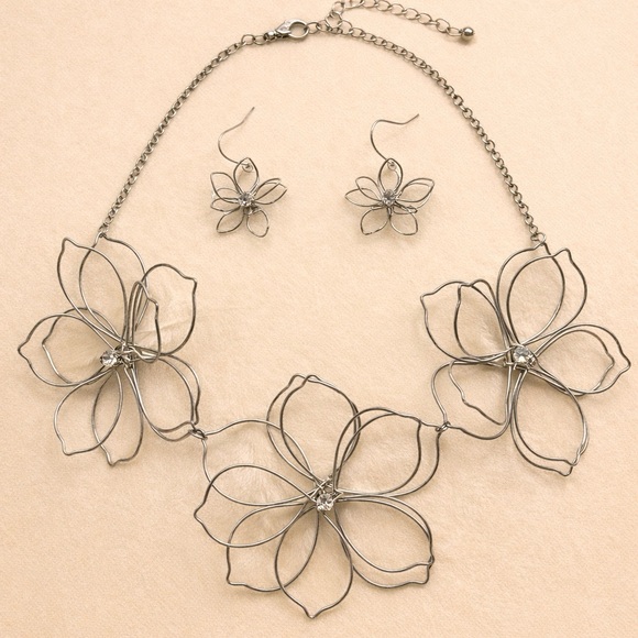 Source Unknown Jewelry - 🌸 SET! Flower Garden silver-toned necklace